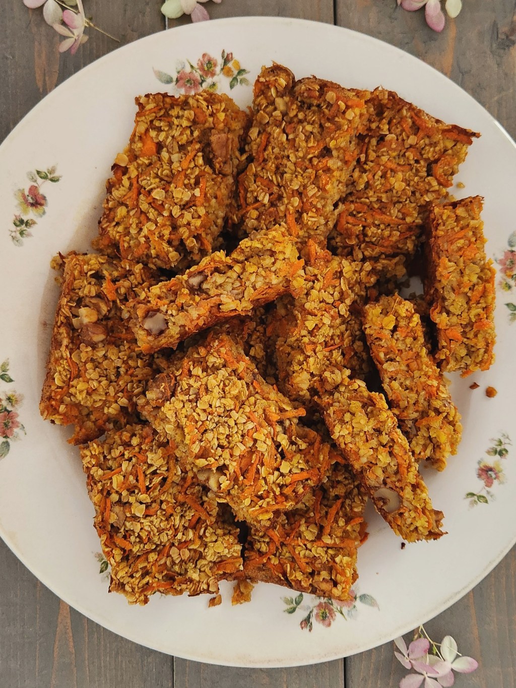 Healthy Carrot Cake Oat Bars (No Refined Sugar, Easy &&nbsp;Moist)