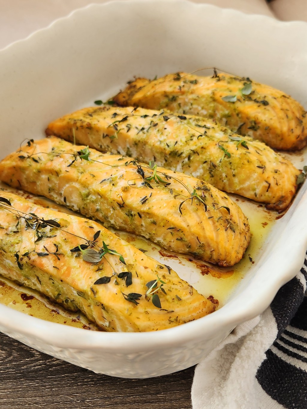 Baked Salmon with Basil and Thyme (Easy Healthy&nbsp;Recipe)