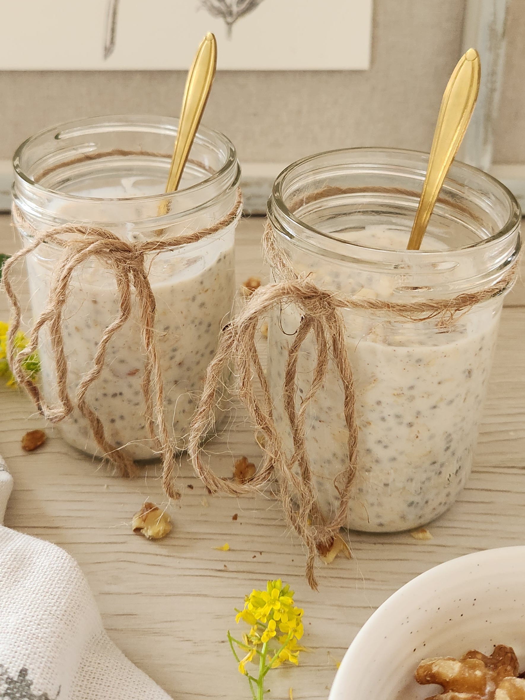 High-Protein Overnight Oats with Greek Yogurt and Chia Seeds