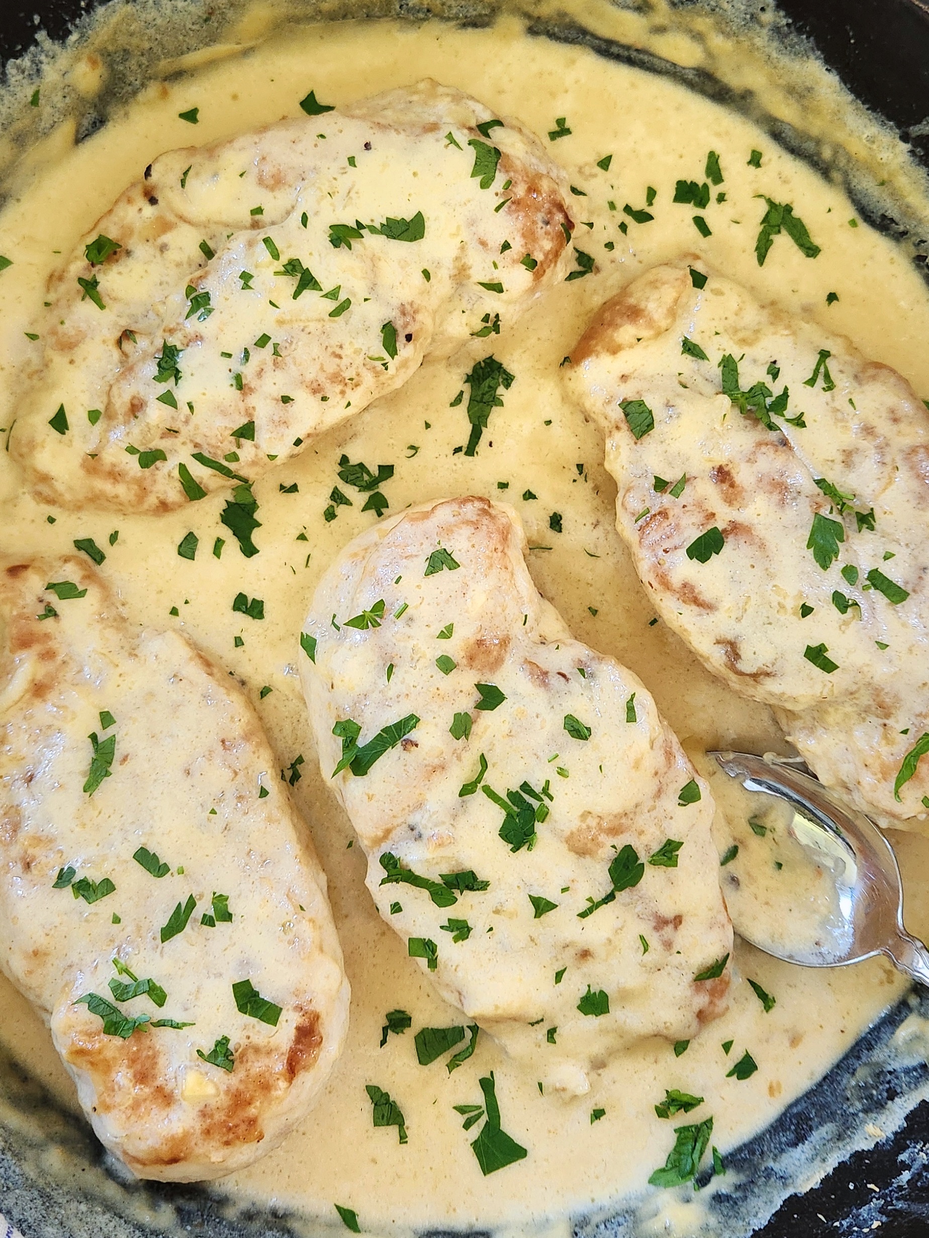 Easy Creamy Garlic Chicken Breast